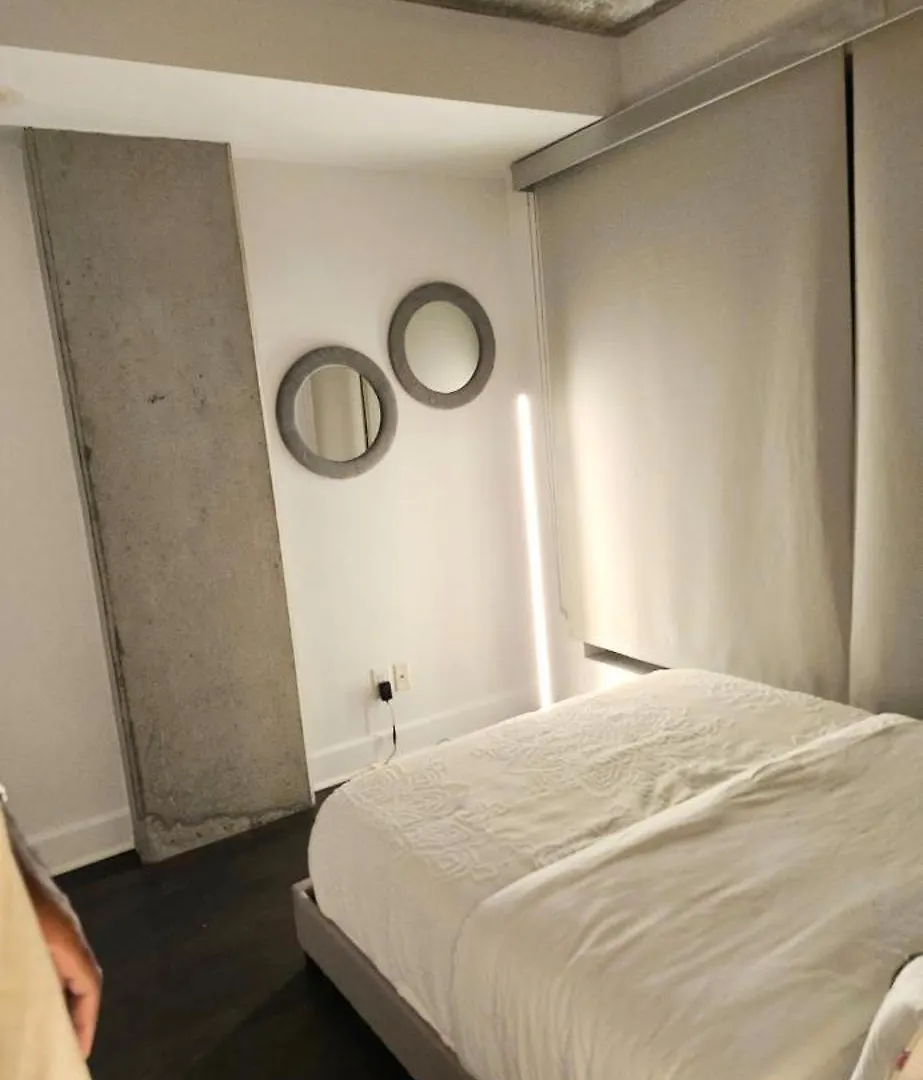 Apartment Condo 2 Chambres Avec Parking Prive - Griffintown Montreal