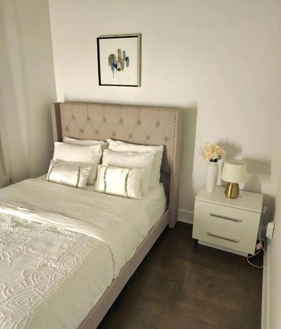 Apartment Condo 2 Chambres Avec Parking Prive - Griffintown Montreal