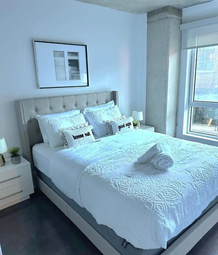 Apartment Condo 2 Chambres Avec Parking Prive - Griffintown Montreal Canada
